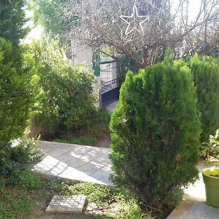 Christinas Garden Apartment Patras