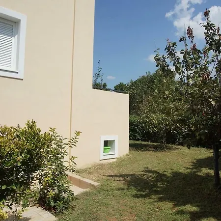 Christinas Garden Apartment Patras