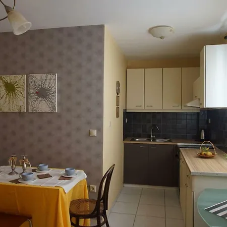 Christinas Garden Apartment Patras
